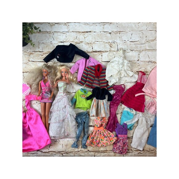 Vintage Barbie Doll and Clothes Lot - Picture 4 of 5